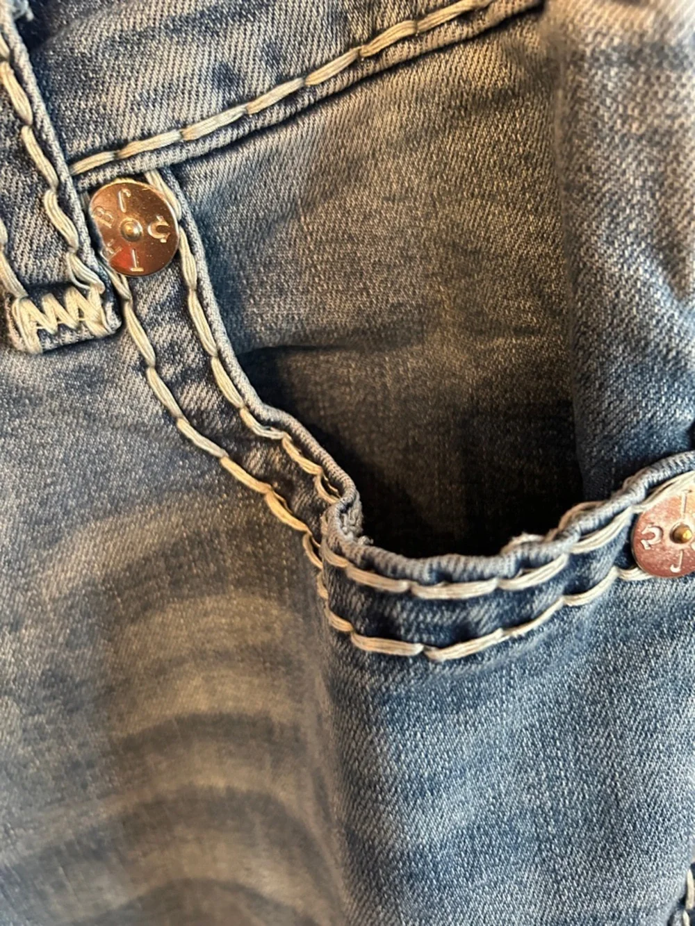 True Religion Ricky Relaxed Straight Jeans in Blue